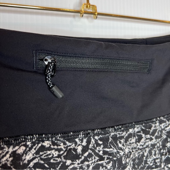 LULULEMON Run Times Short in Iced Wave. Size 6 - Picture 14 of 15